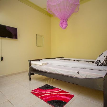 Heras Country Resort Kabale Exterior photo
