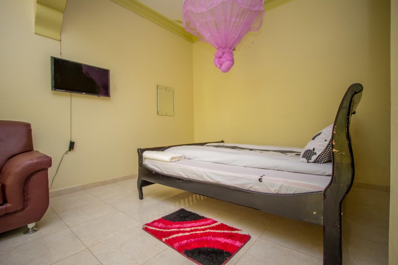 Heras Country Resort Kabale Exterior photo