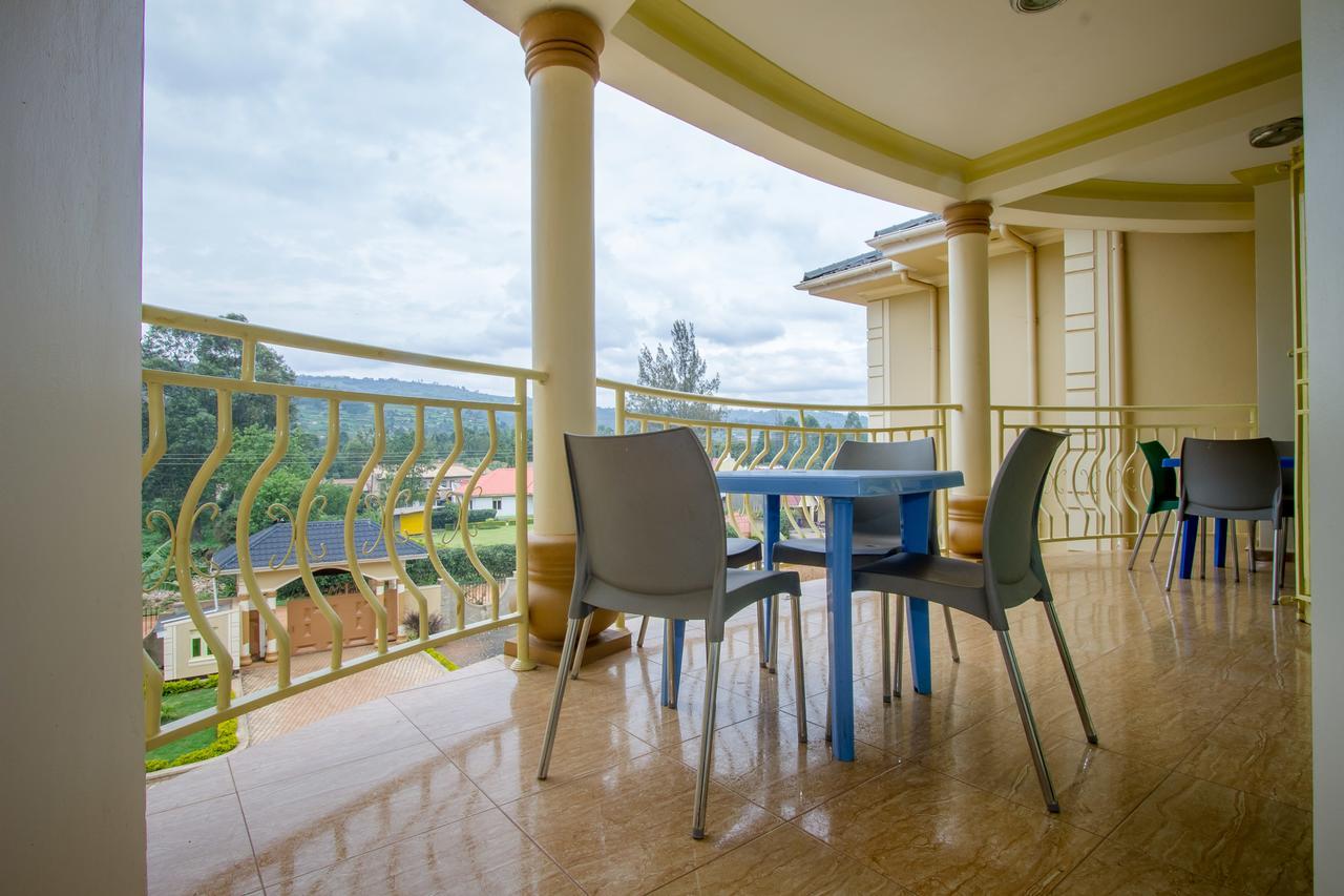 Heras Country Resort Kabale Exterior photo