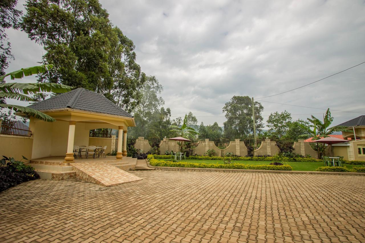 Heras Country Resort Kabale Exterior photo