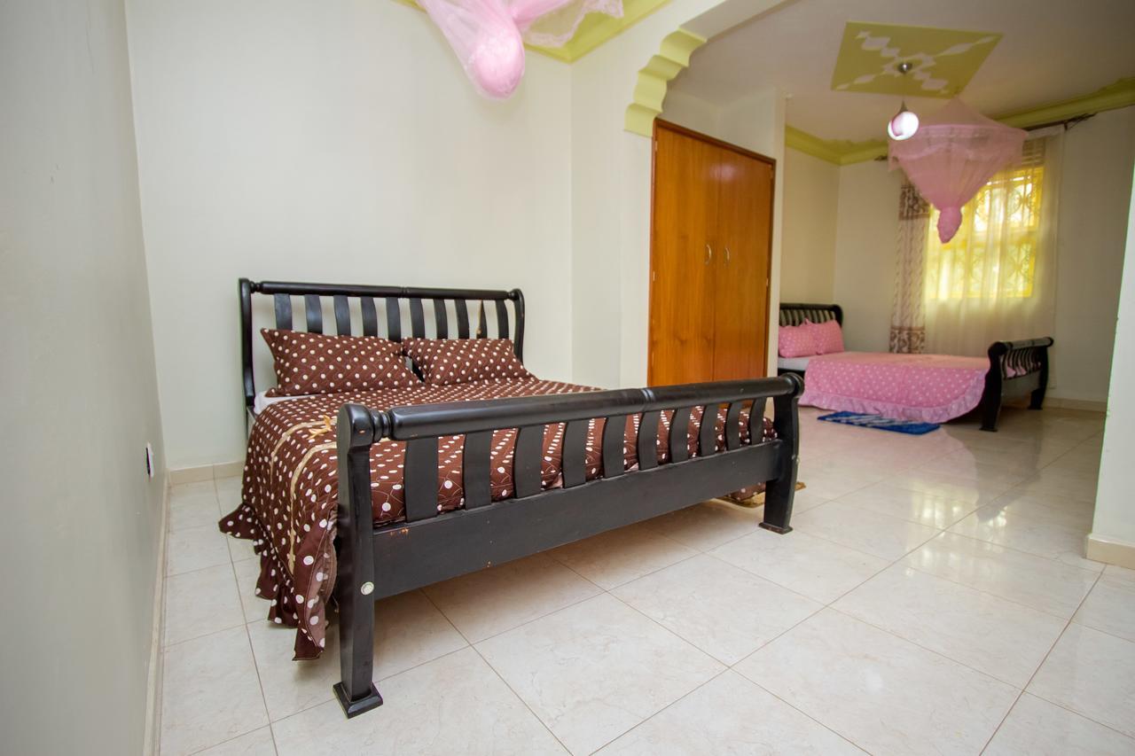 Heras Country Resort Kabale Exterior photo