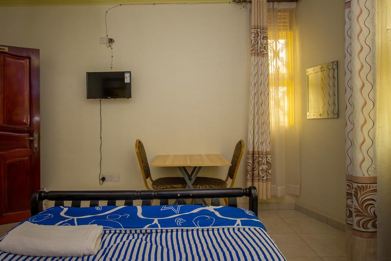 Heras Country Resort Kabale Exterior photo
