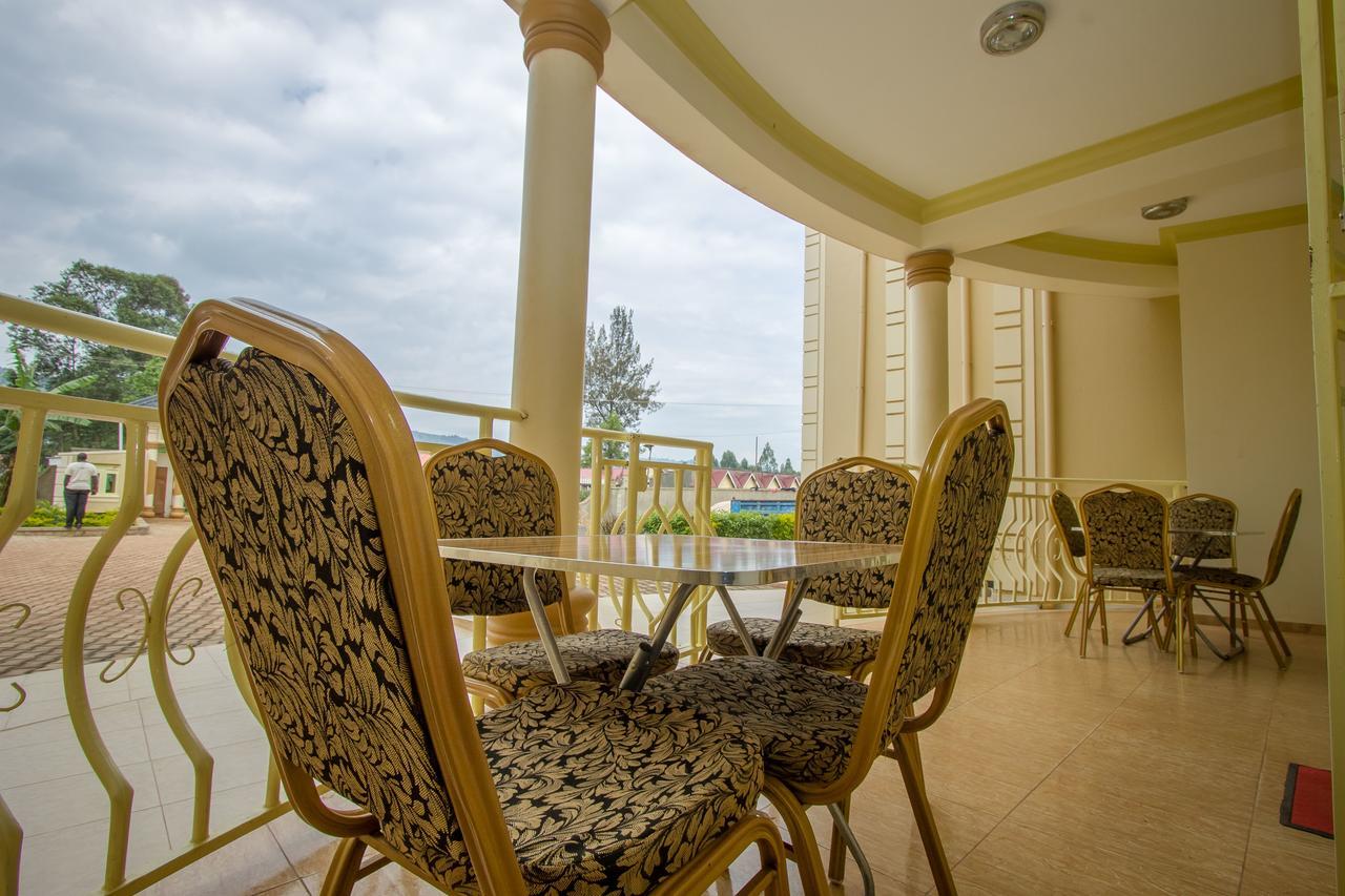 Heras Country Resort Kabale Exterior photo