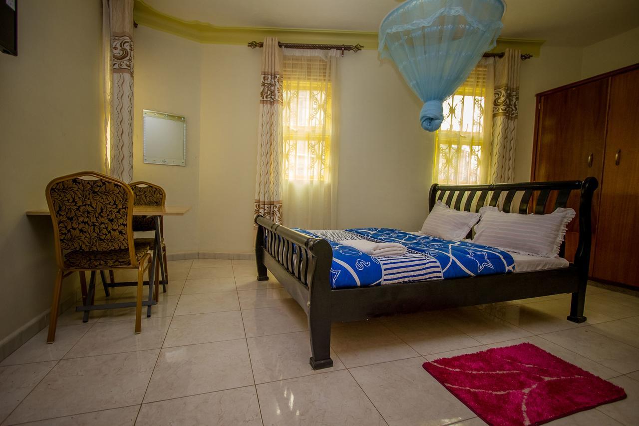 Heras Country Resort Kabale Exterior photo