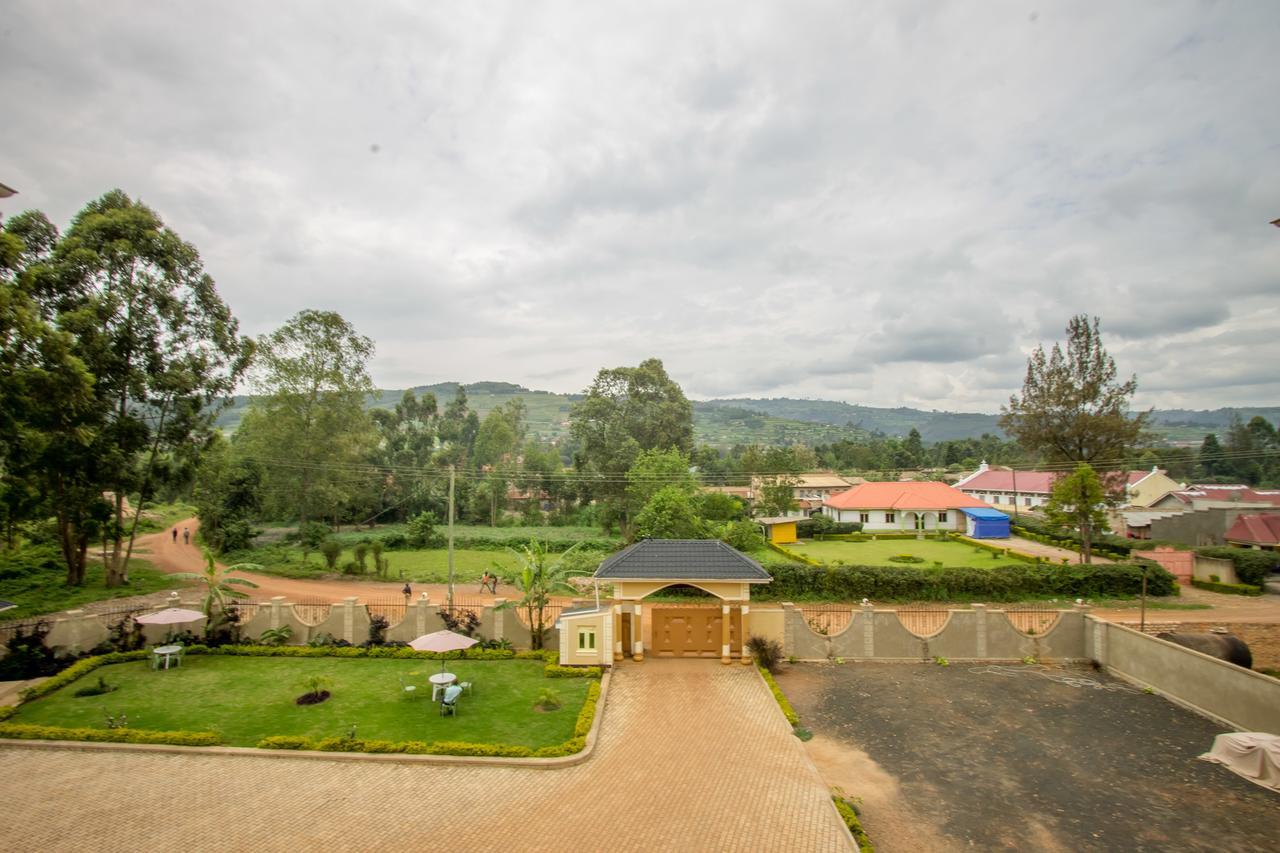 Heras Country Resort Kabale Exterior photo